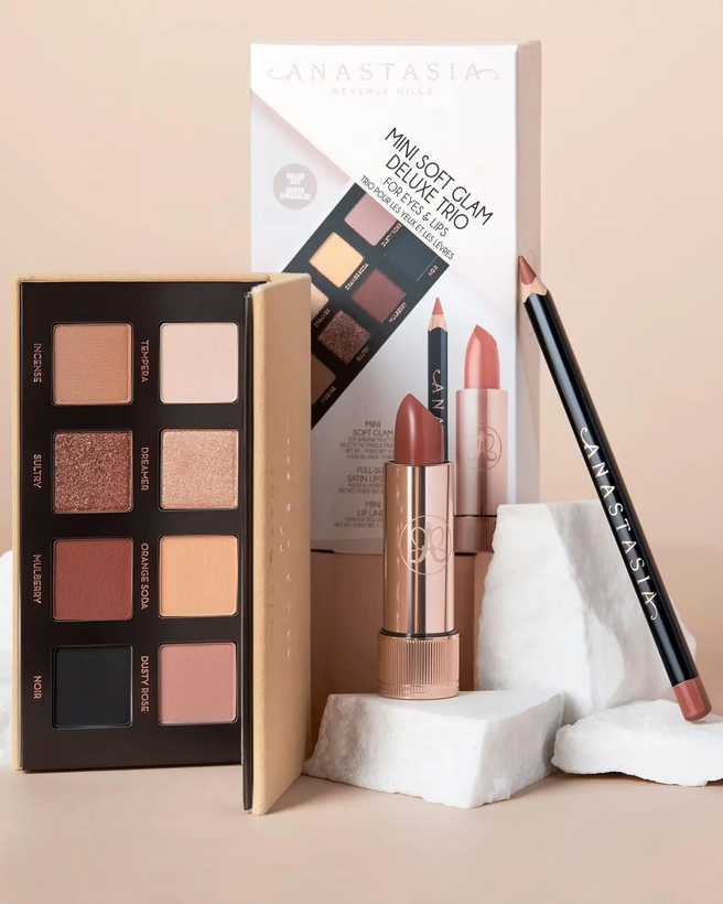 ست آرایشی چشم و لب برندآناستازیا مدل SOFT GLAM DELUXE TRIO